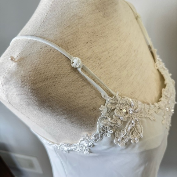 Vintage Elegant White Lace Slip Dress with Embroideries and Pearl Beading - Picture 7 of 11